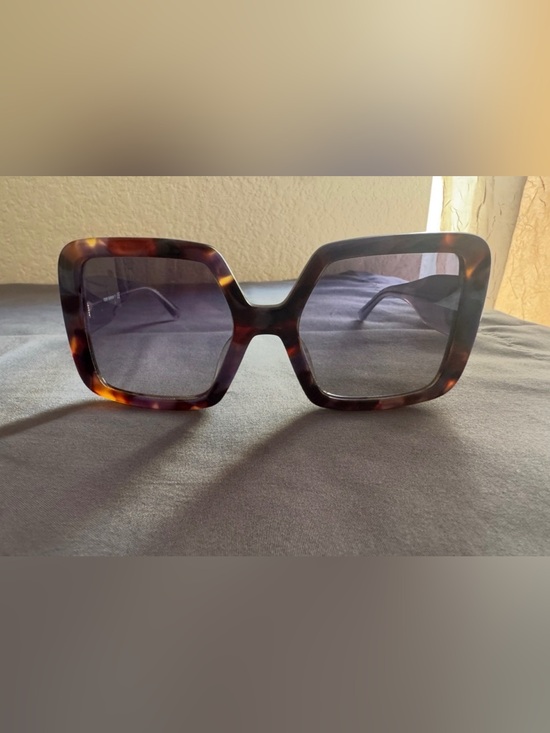 Tory Burch Orange Sunglasses Case with Blue Tortoiseshell Frame Sunglasses main image 4